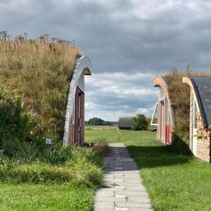 achterzijde vakantiehuis Grasdak Groningen reitdiep